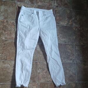 GUC Loft Curvy Skinny Crop Like New White Denim Jean Frayed Ankles Size 2/26